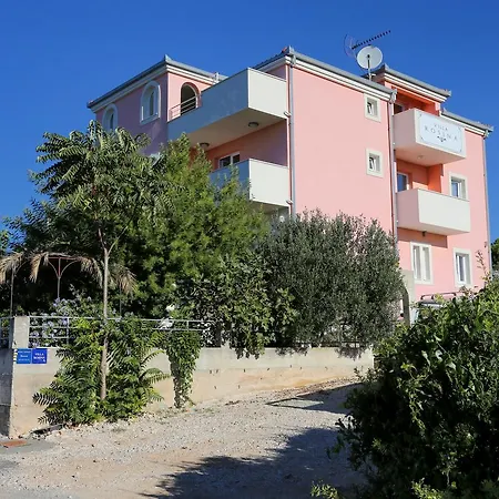 Studio Zecevo Rtic 10400b شقة